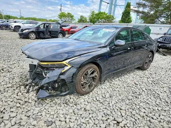 2025 Kia K5 KNAG64J74S5351125