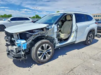 2022 Toyota Highlander 5TDHBRCH0NS554761 Lot 53620666