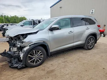 2019 Toyota Highlander 5TDJZRFH3KS595132 Lot 54534426
