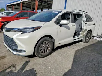 2021 Toyota Sienna 5TDYRKEC4MS026577