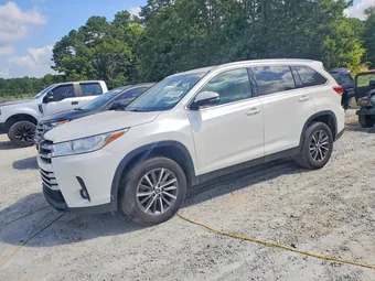 2019 Toyota Highlander 5TDKZRFHXKS561497