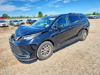 2021 Toyota Sienna 5TDYSKFC5MS019849