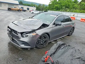 2019 Mercedes-Benz A-Class WDD3G4FB3KW032195