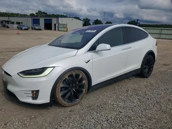 2018 Tesla Model X 5YJXCDE2XJF136713