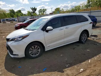 2021 Toyota Sienna 5TDYRKEC6MS018934