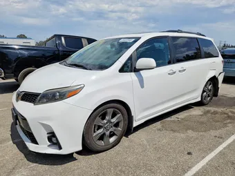 2018 Toyota Sienna 5TDXZ3DC0JS921918