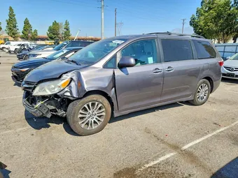 2018 Toyota Sienna 5TDYZ3DC1JS928218