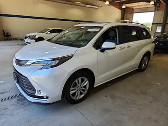 2024 Toyota Sienna 5TDJRKEC2RS183520