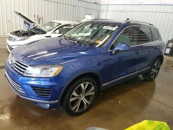 2017 Volkswagen Touareg WVGRF7BP9HD004105
