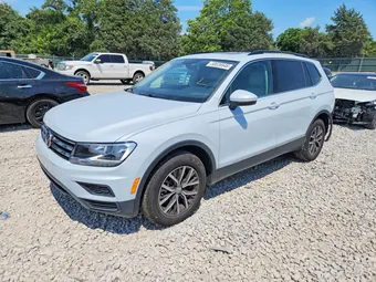 2018 Volkswagen Tiguan 3VV3B7AX8JM193624