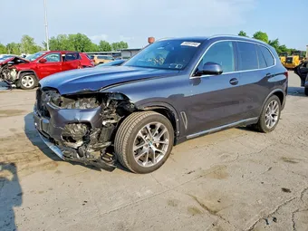 2021 BMW X5 5UXCR6C01M9F49436