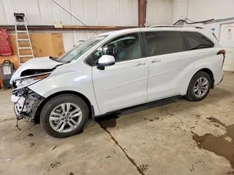 2025 Toyota Sienna 5TDGSKFC7SS197139
