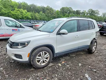 2017 Volkswagen Tiguan WVGBV7AX3HK013528