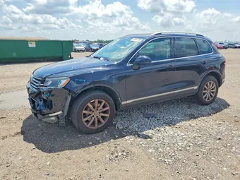 2015 Volkswagen Touareg WVGEF9BP5FD004660