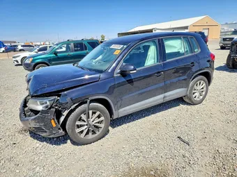 2017 Volkswagen Tiguan WVGBV7AX7HK045477