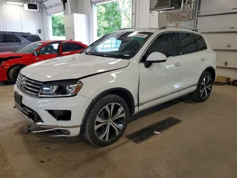 2017 Volkswagen Touareg WVGRF7BP4HD001399