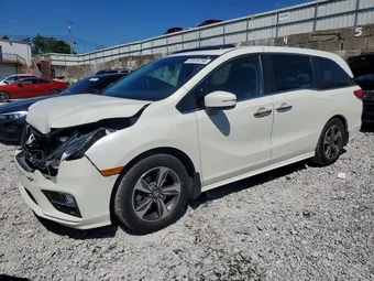2018 Honda Odyssey 5FNRL6H88JB010631