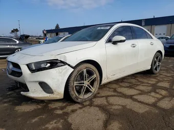 2019 Mercedes-Benz A-Class WDD3G4FB0KW010882
