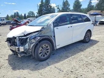 2021 Toyota Sienna 5TDKRKEC9MS062433