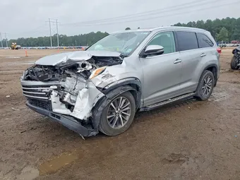 2018 Toyota Highlander 5TDKZRFH2JS538097