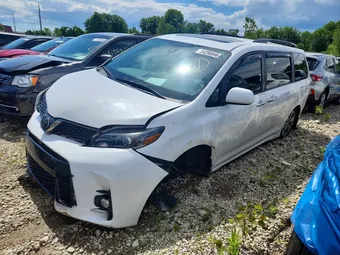 2018 Toyota Sienna 5TDXZ3DC5JS918612