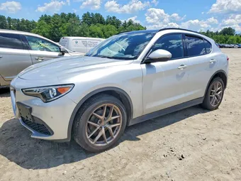 2018 Alfa Romeo ZASFAKNN7J7B99636