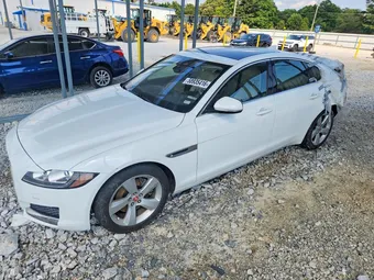 2018 Jaguar XF SAJBS4FX7JCY54340