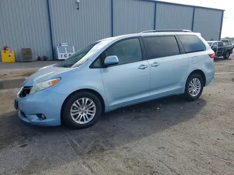 2015 Toyota Sienna 5TDYK3DC4FS530027