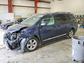 2018 Toyota Sienna 5TDKZ3DC7JS956725