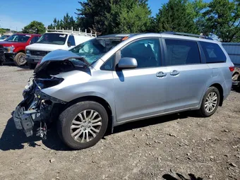 2017 Toyota Sienna 5TDYZ3DC7HS812273