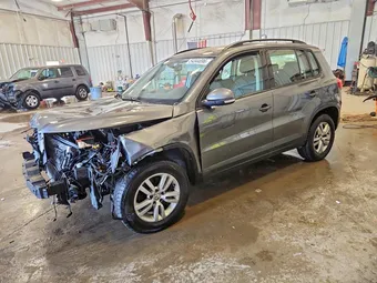 2017 Volkswagen Tiguan WVGBV7AX4HK028765