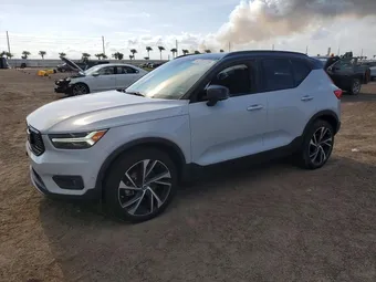 2022 Volvo XC40 YV4162UM7N2653123