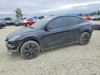 2025 Tesla Model Y 7SAYGDED3SF306070