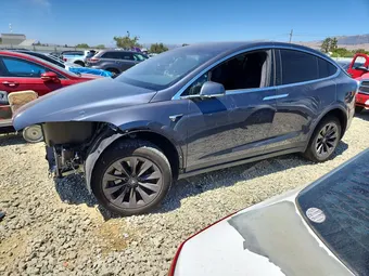 2018 Tesla Model X 5YJXCBE22JF091383