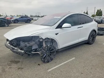 2022 Tesla Model X 7SAXCBE68NF339387