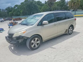 2015 Toyota Sienna 5TDKK3DC2FS624624
