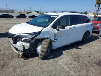 2022 Toyota Sienna 5TDDRKEC7NS105063