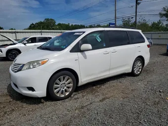 2016 Toyota Sienna 5TDJK3DC0GS131585