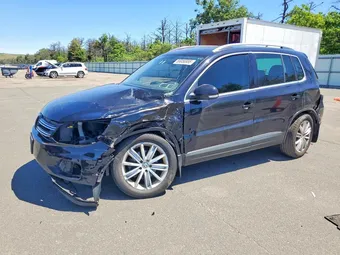 2016 Volkswagen Tiguan WVGBV7AX7GW613380