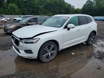 2018 Volvo XC60 LYV102RK8JB082794