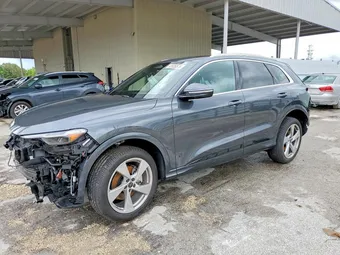 2025 Audi Q5 WA12AAGU6S2043070