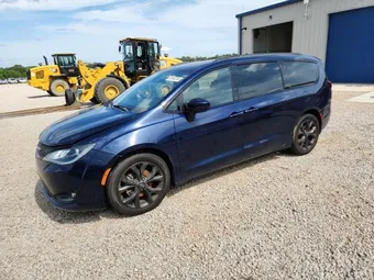 2018 Chrysler Pacifica 2C4RC1EG4JR165342