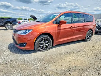 2018 Chrysler Pacifica 2C4RC1BG9JR317118