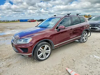 2017 Volkswagen Touareg WVGGF7BP7HD002716