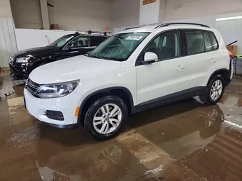 2016 Volkswagen Tiguan WVGBV7AX6GW533441