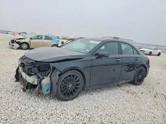 2019 Mercedes-Benz A-Class WDD3G4EB1KW011573