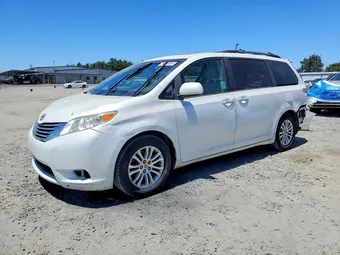 2015 Toyota Sienna 5TDYK3DC9FS527320