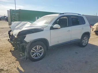 2016 Volkswagen Tiguan WVGAV7AX0GW599477