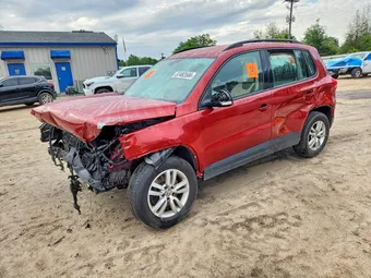 2016 Volkswagen Tiguan WVGBV7AX7GW026595