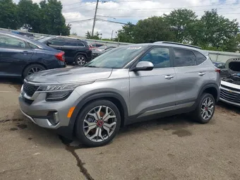 2021 Kia Seltos KNDETCA28M7073659